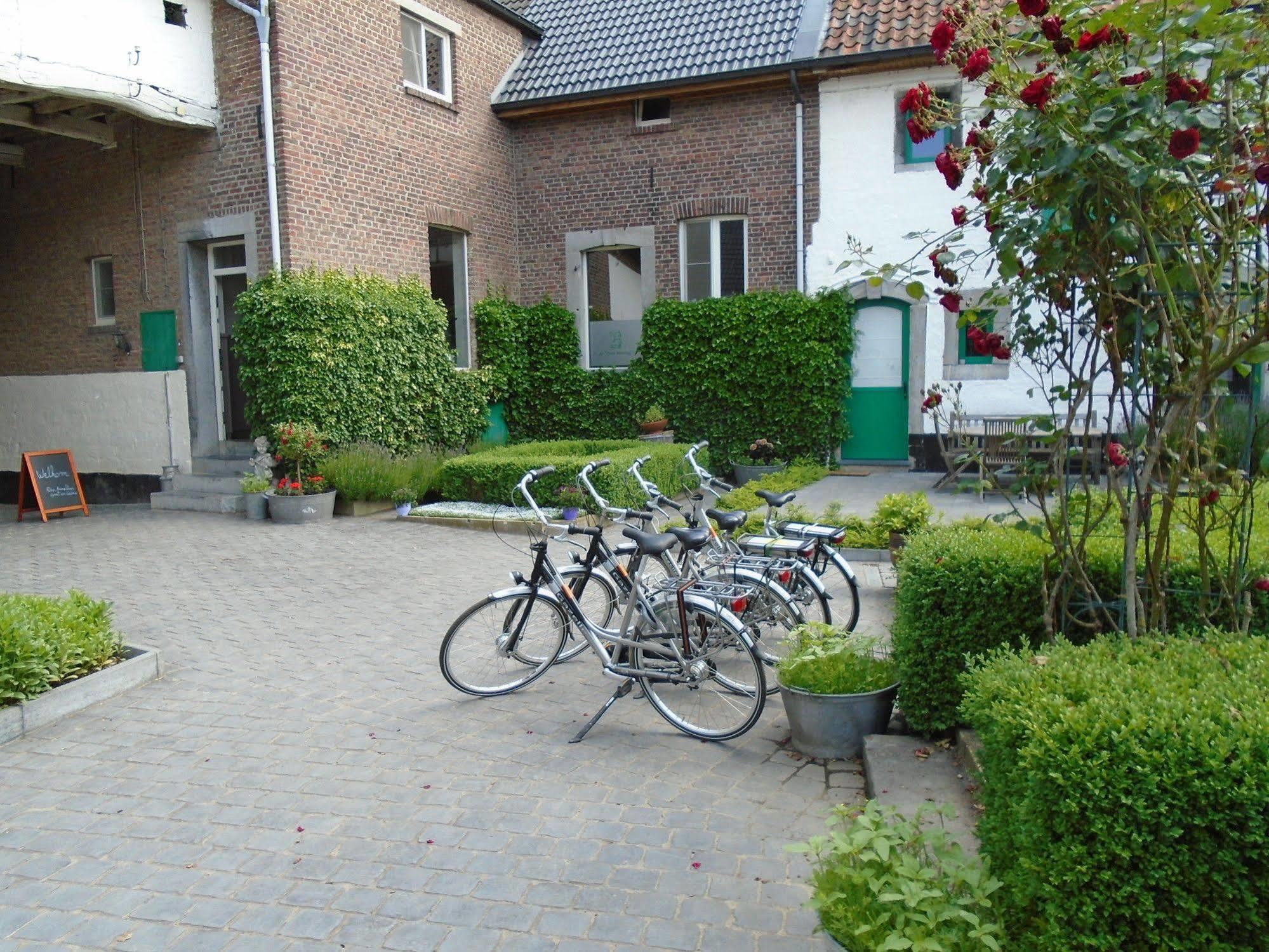 B&B De Oude Winning Riemst Exteriör bild